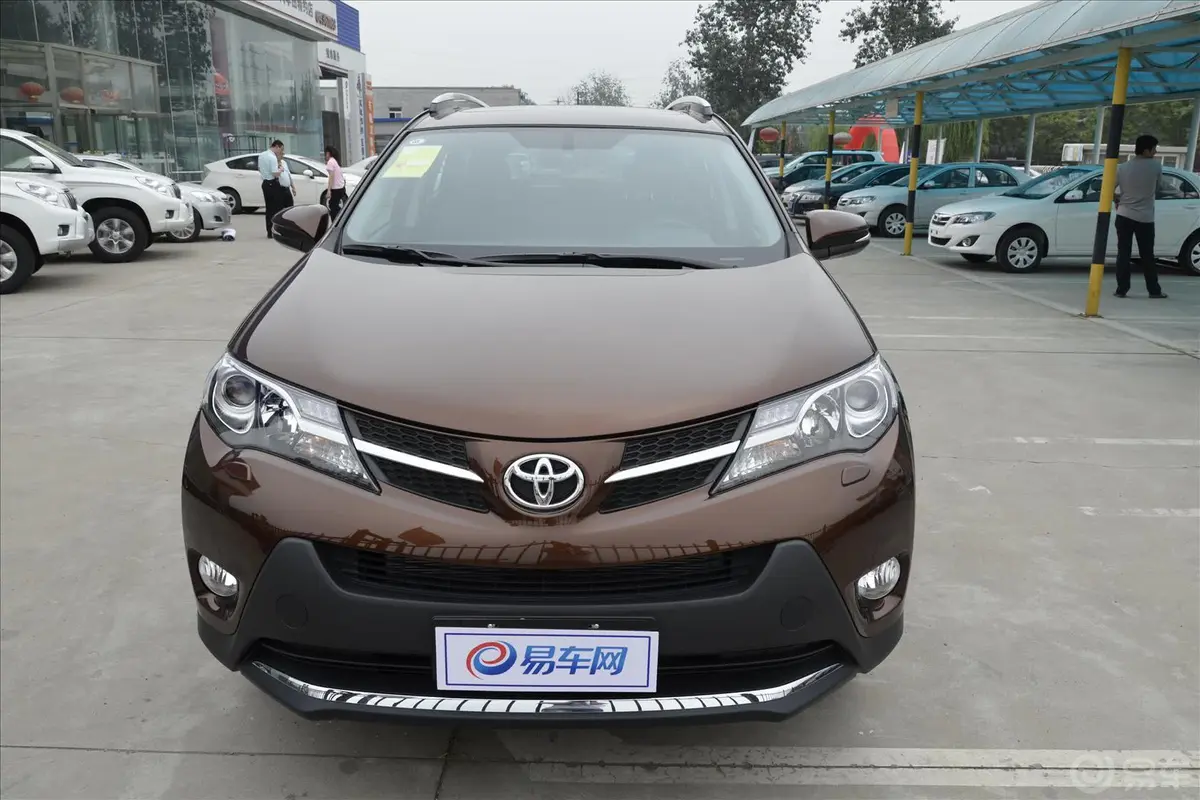 RAV4荣放2.5L 手自一体 豪华版正前水平