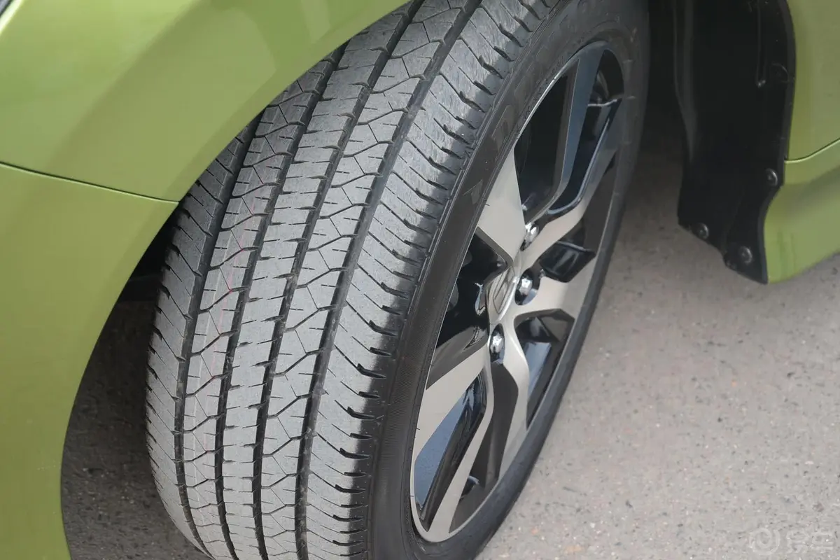 杰德1.8L CVT 豪华型（六座）轮胎花纹