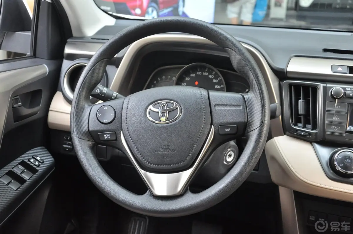 RAV4荣放2.0L CVT 都市版方向盘