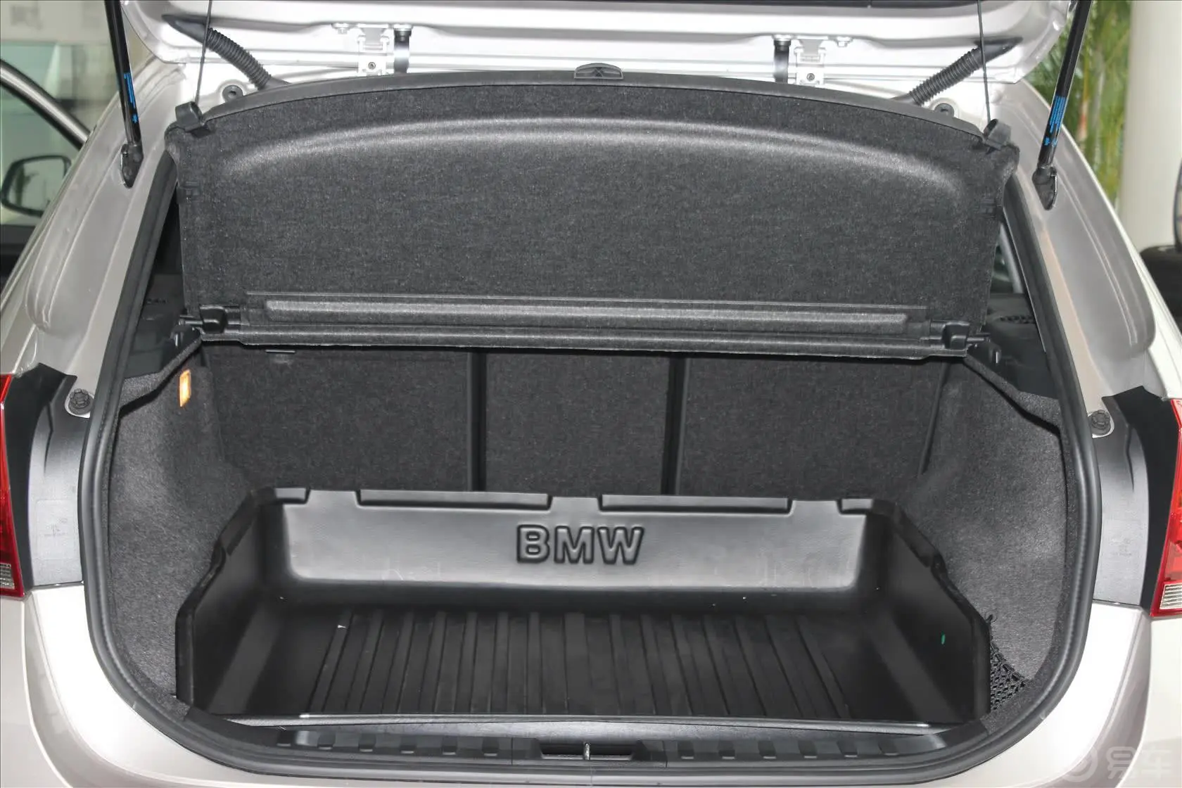 宝马X1xDrive20i X设计套装行李箱空间