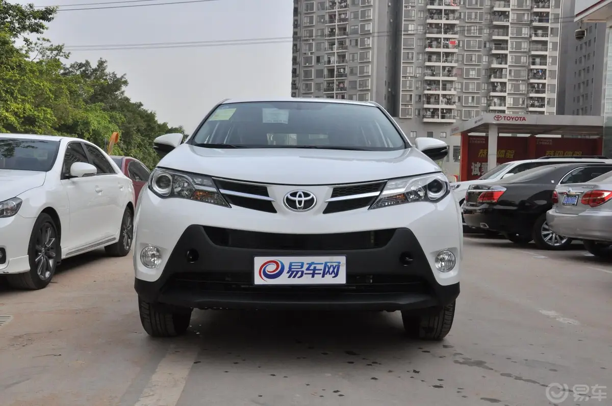 RAV4荣放2.0L CVT 都市版正前水平