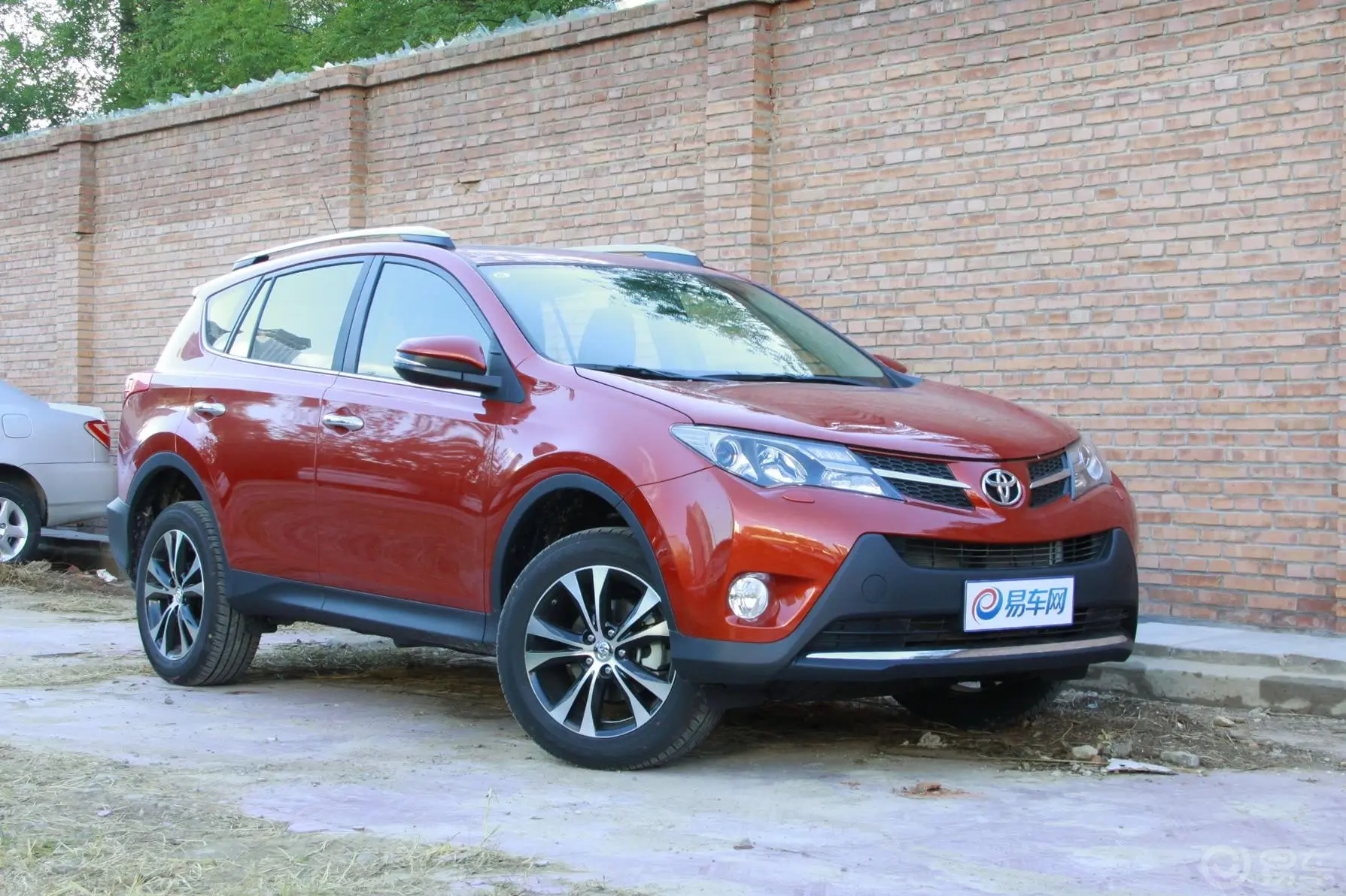 RAV4荣放2.5L 手自一体 豪华版侧前45度车头向右水平