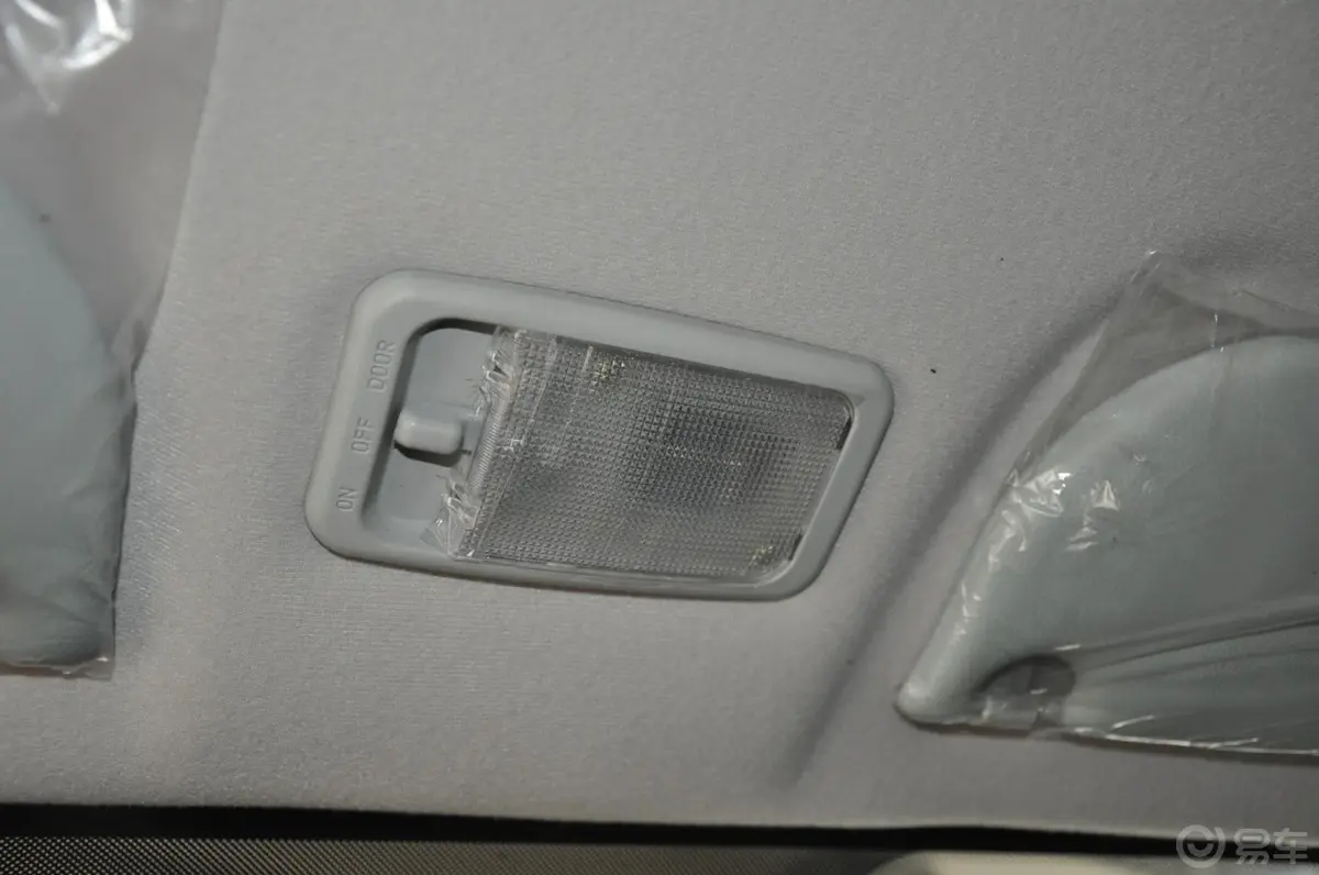 吉利GX21.3L 手动 舒适型前排车顶中央控制区