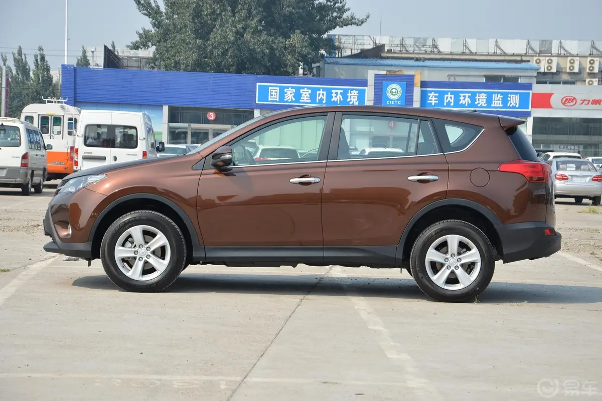 RAV4荣放2.0L CVT 新锐版正侧车头向左水平