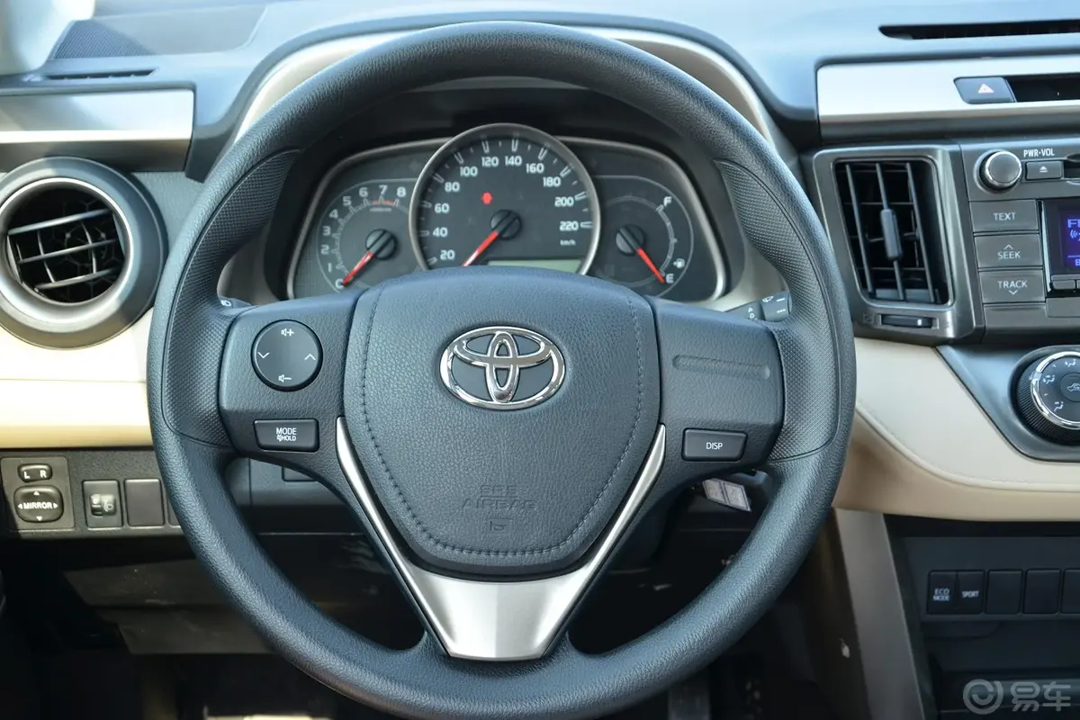 RAV4荣放2.0L CVT 都市版方向盘