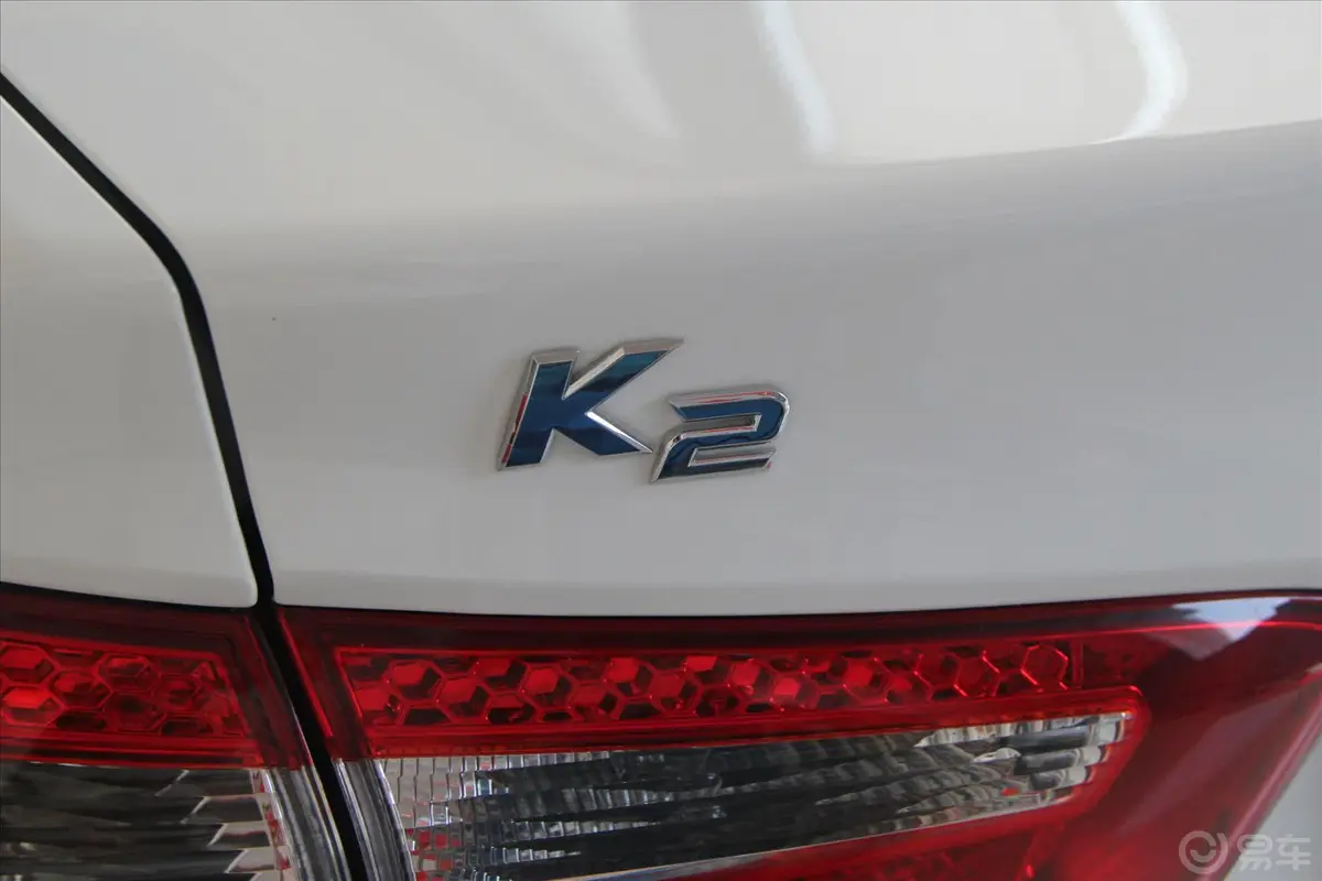 起亚K2三厢 1.4L 自动 GLS 纪念版尾标
