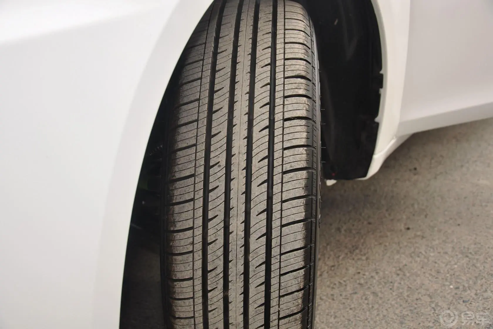 V5菱致1.5L 手动 标准型 CNG 欧IV轮胎花纹