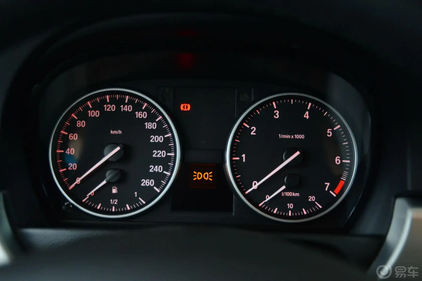 宝马3系(进口)双门轿跑车 320i仪表盘背光显示