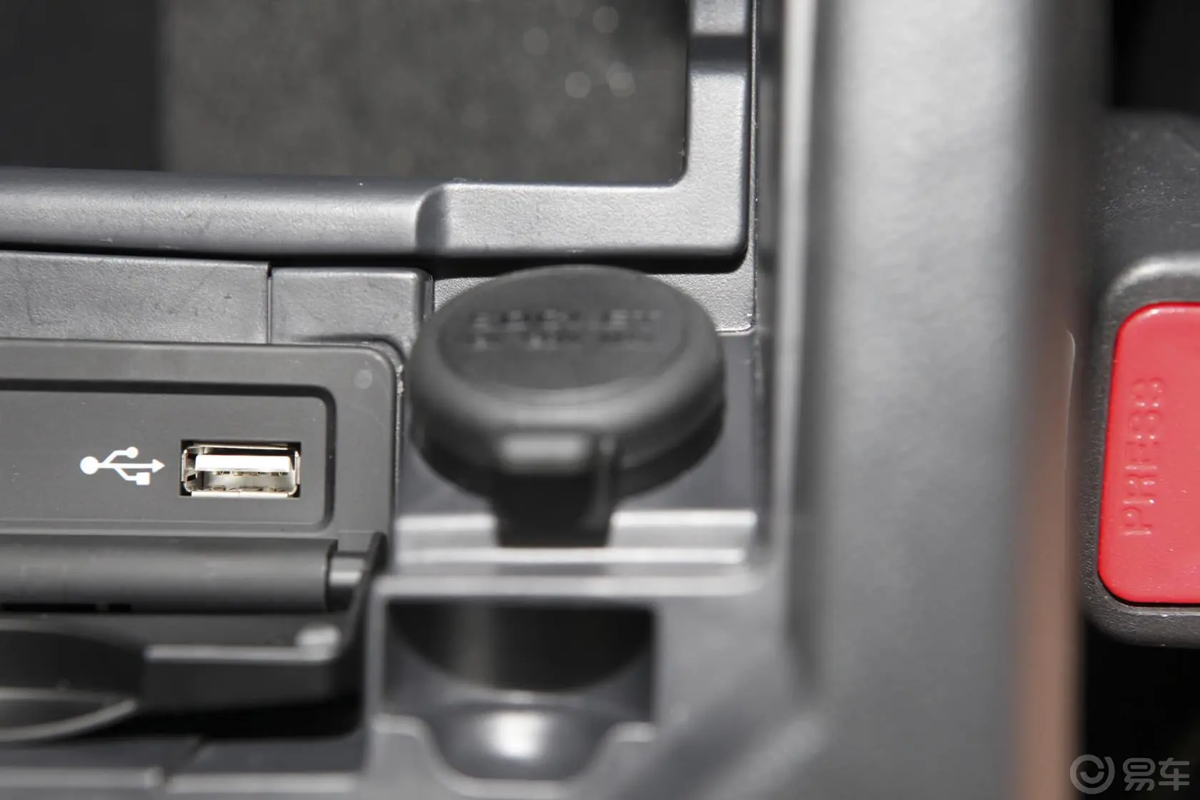 科雷傲(进口)2.5L 两驱 舒适版USB接口