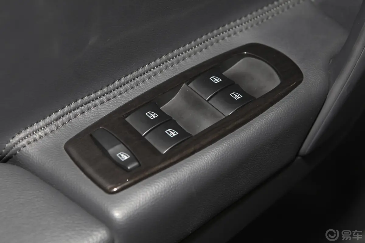 科雷傲(进口)2.5L 两驱 舒适版车窗升降键