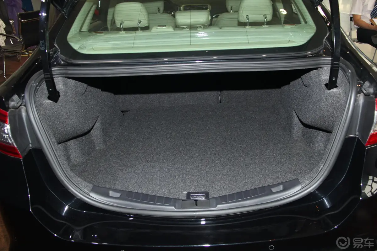 蒙迪欧1.5T 自动 GTDi180 时尚型行李箱空间