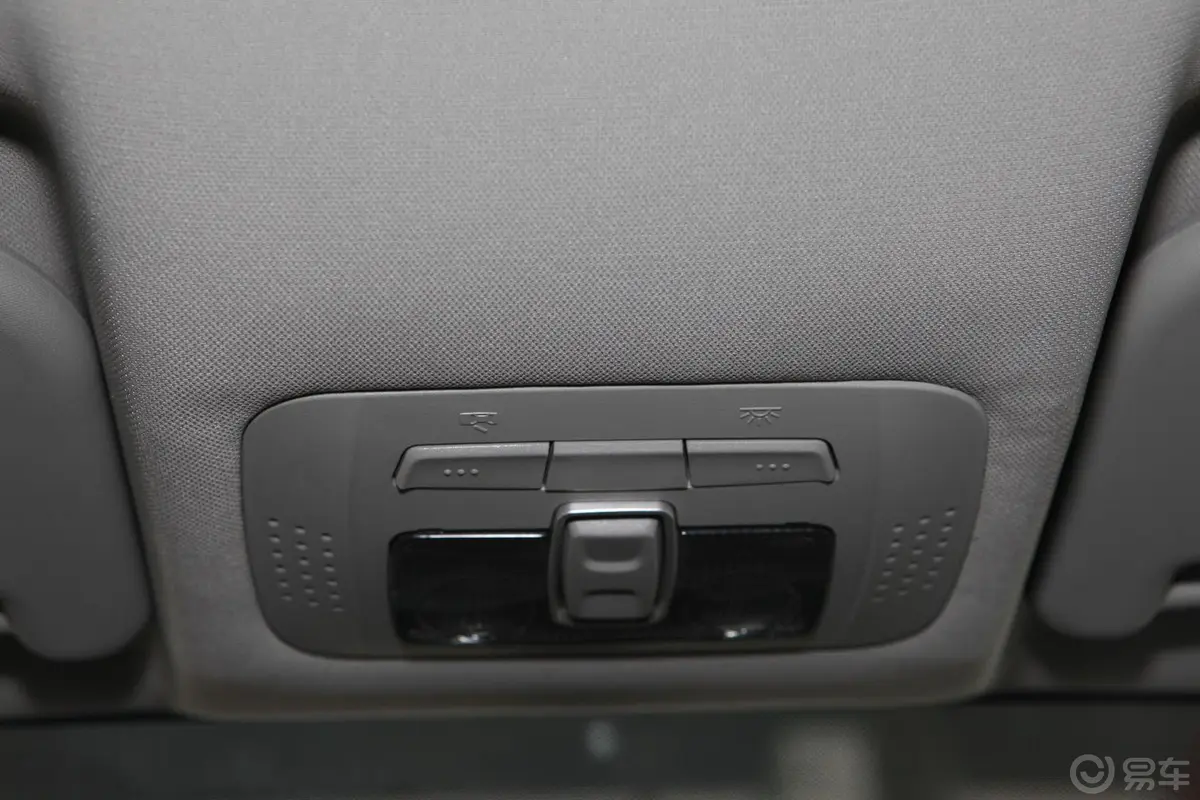 中华H2201.5L 手动 舒适版前排车顶中央控制区