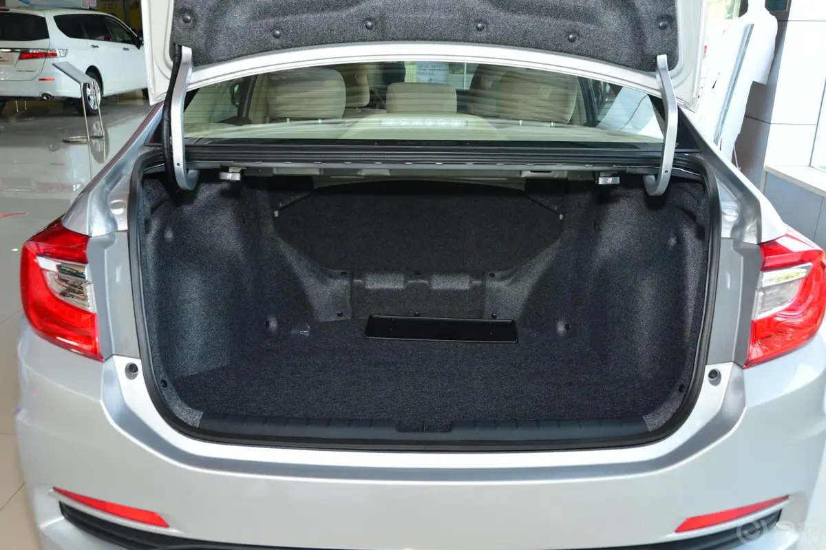 凌派1.8L 自动 舒适版行李箱空间