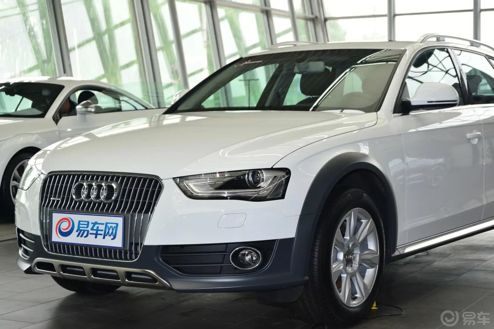 奥迪A4(进口)40TFSI allroad quattro 豪华型车头局部