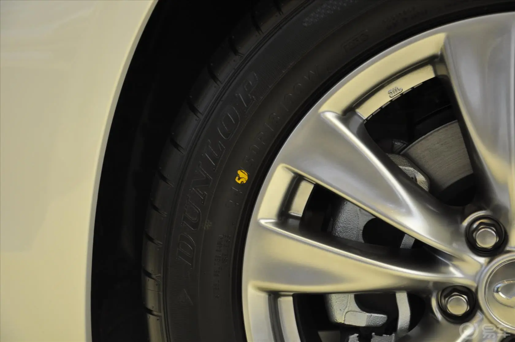英菲尼迪Q70L3.5hL 手自一体 豪华版轮胎规格