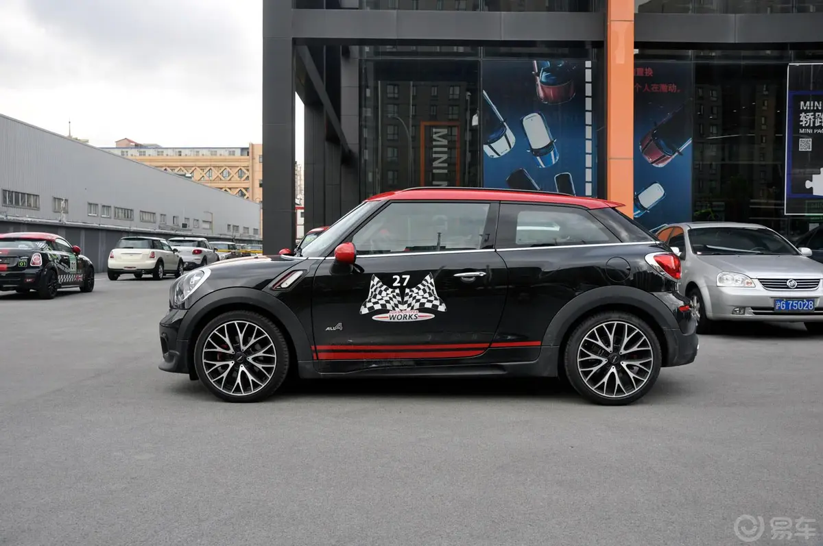 MINI PACEMAN1.6T COOPER S ALL4正侧车头向左水平