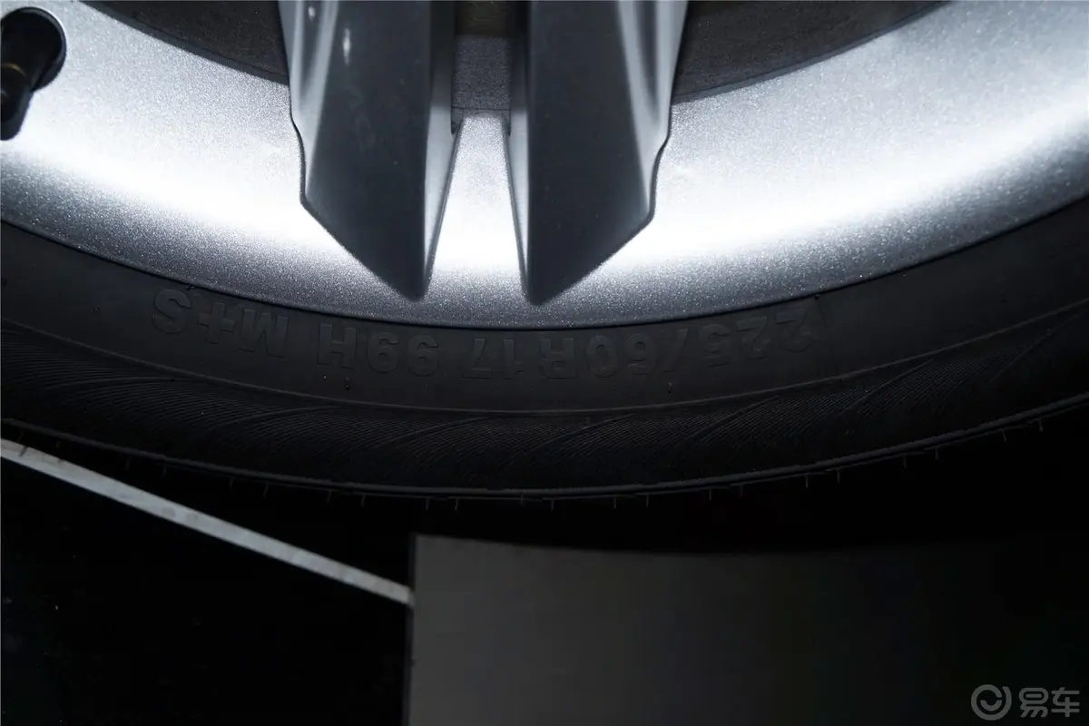 柯兰多2.0L 手动 两驱 舒适导航版 汽油轮胎规格