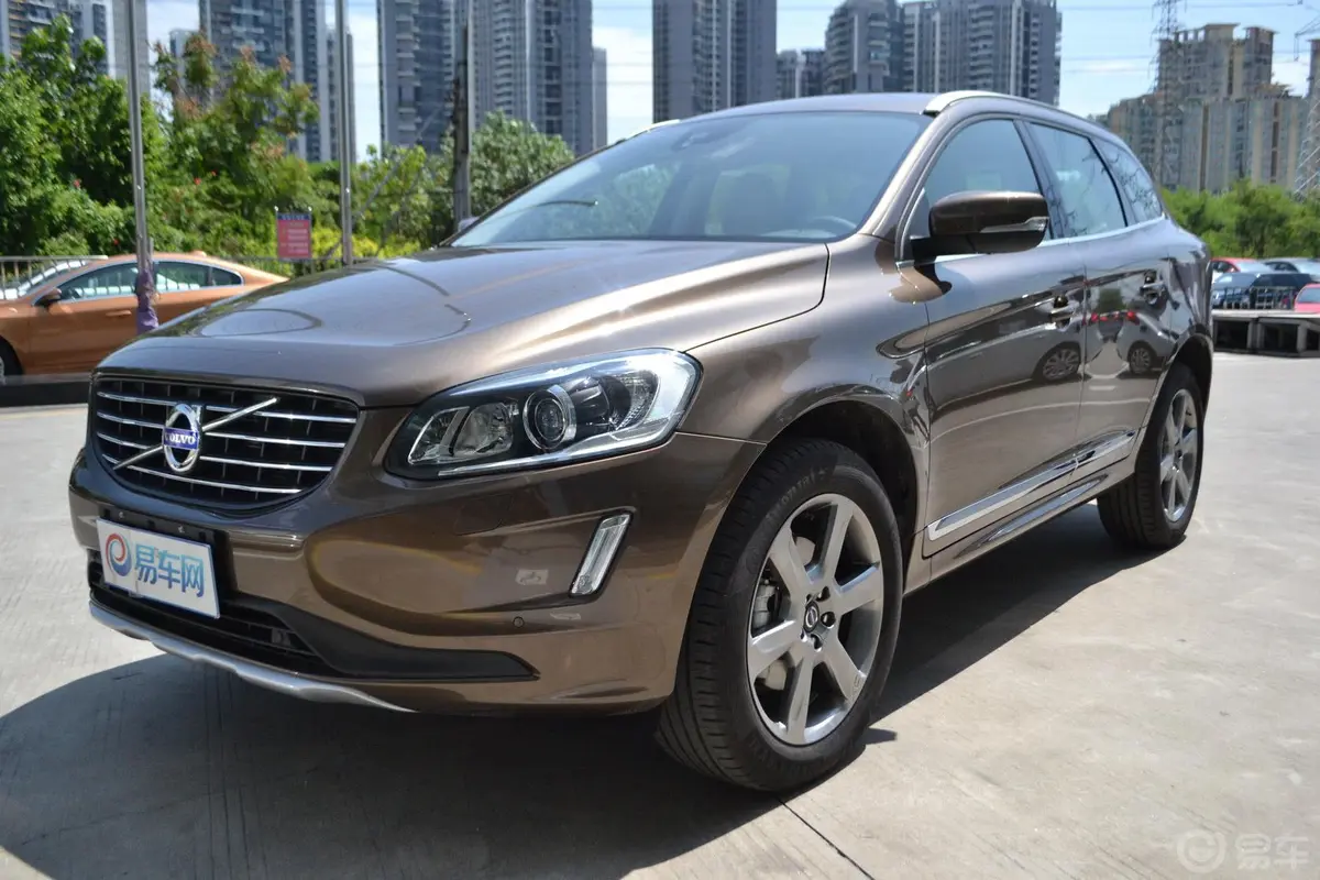 沃尔沃XC60(进口)3.0T T6 智雅版侧前45度车头向左水平