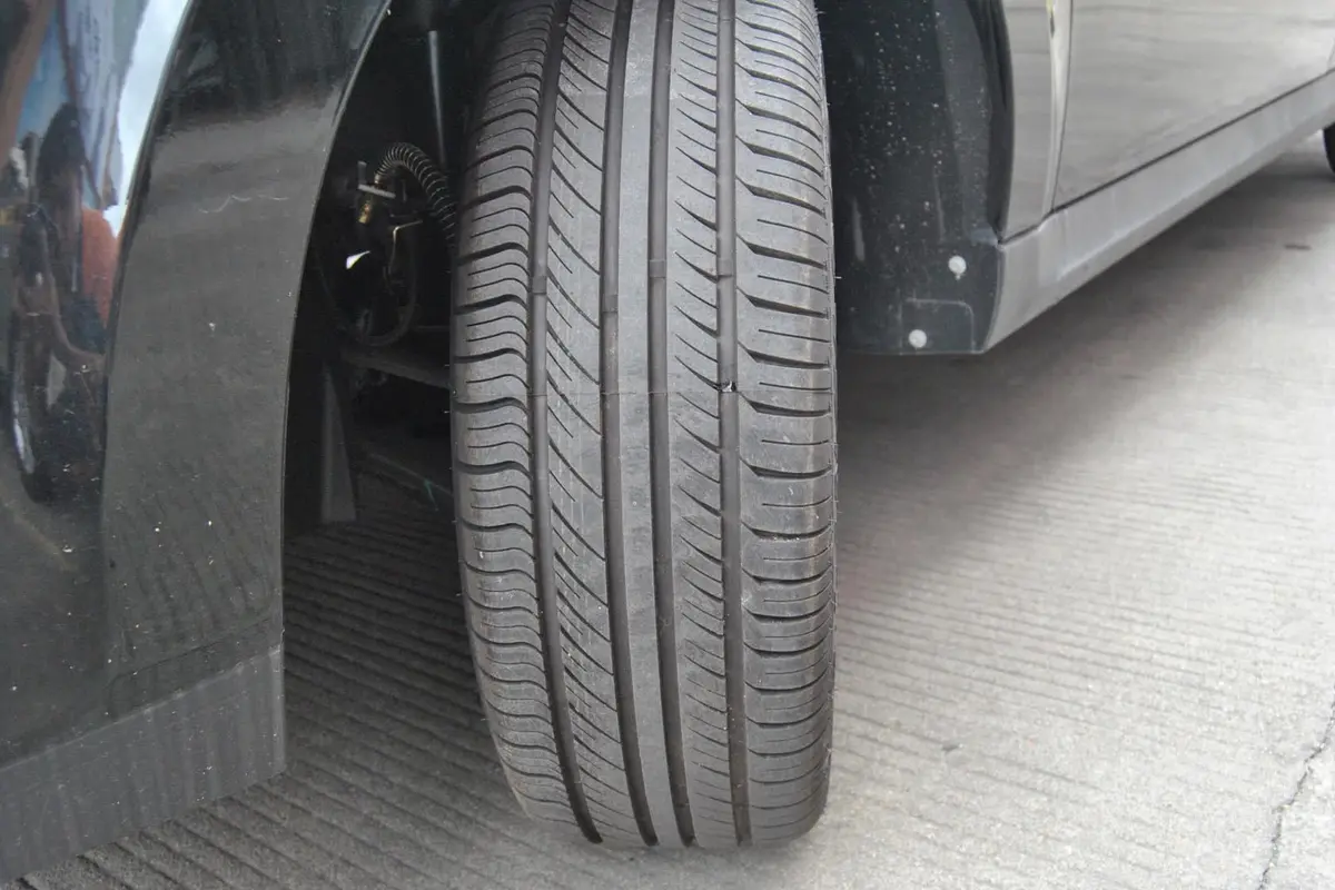 奇瑞E51.8L CVT 优悦版轮胎花纹