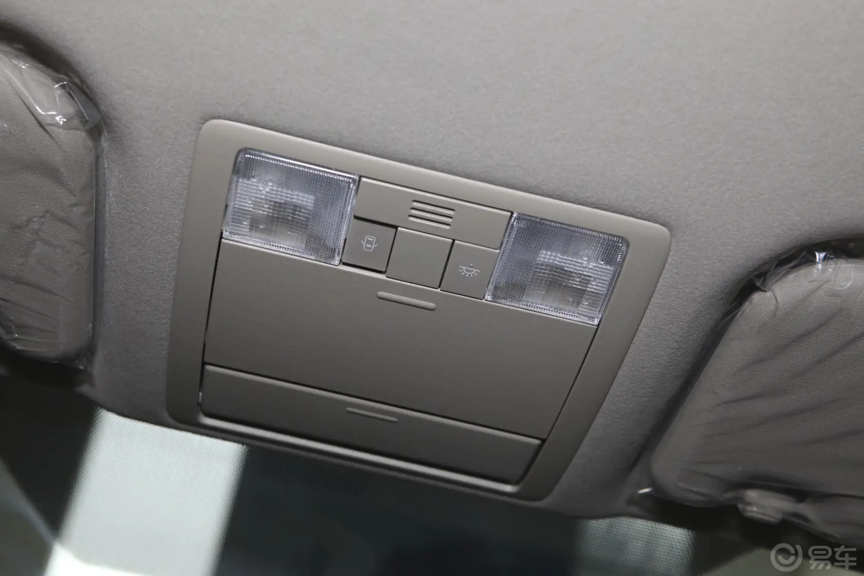 逸致1.8L 自动 舒适版前排车顶中央控制区