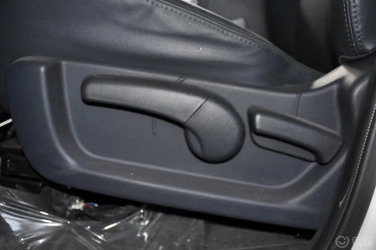 拓陆者E32.0L 手动 两驱 至尊版 汽油 座椅调节键