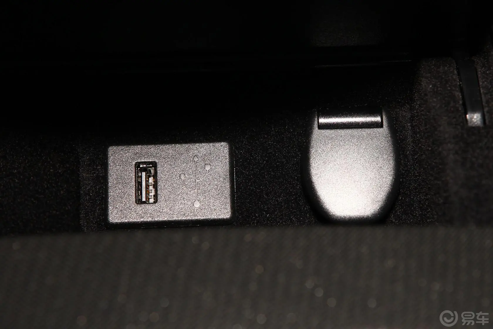天籁2.5XL 领先版USB接口