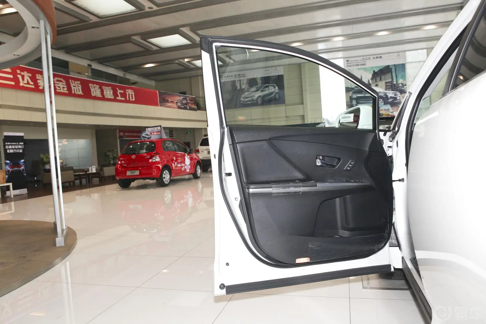 威飒(进口)2.7L 自动 至尊版 四驱驾驶员侧车门内门板