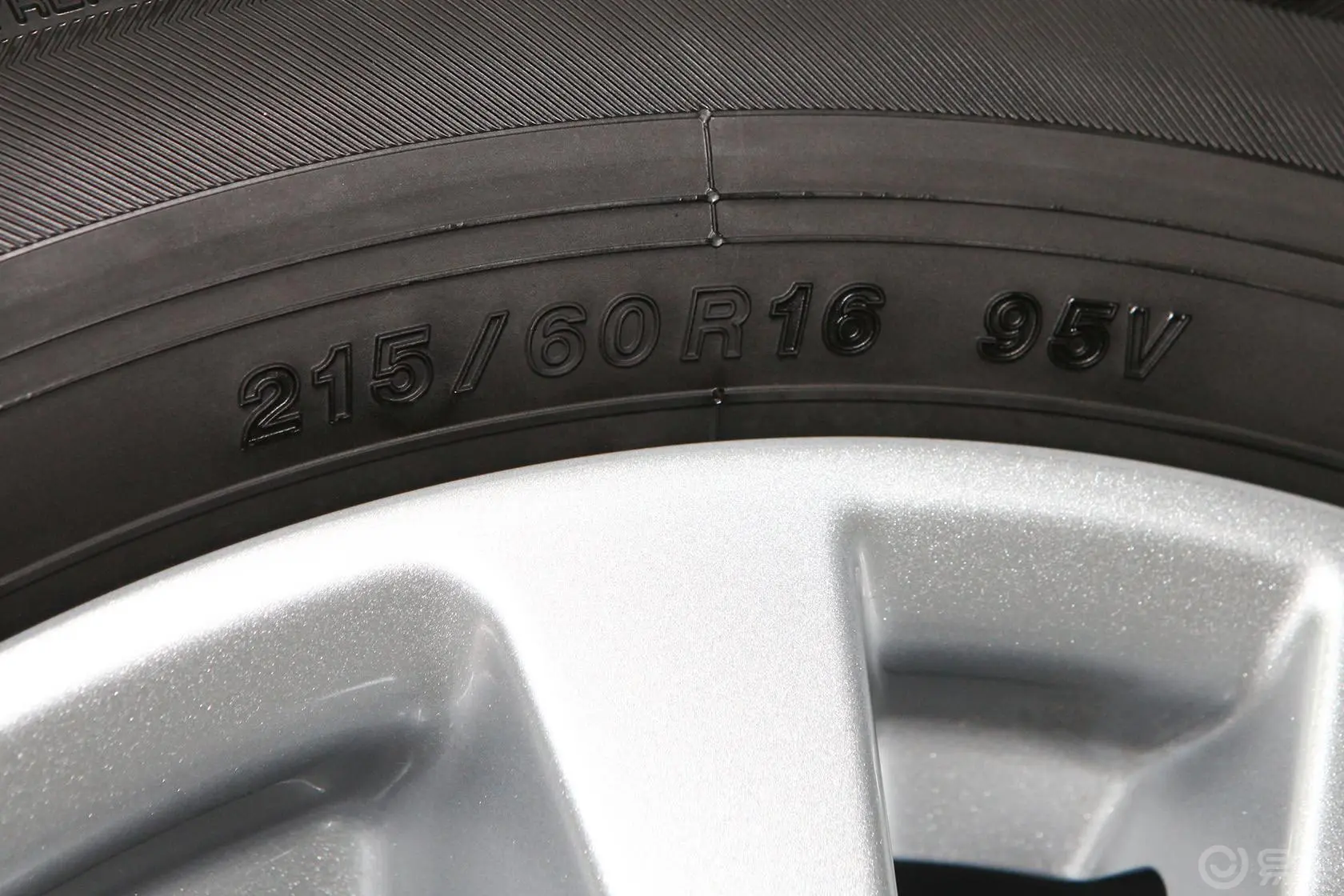 天籁2.5XL-NAVI 豪华版轮胎规格
