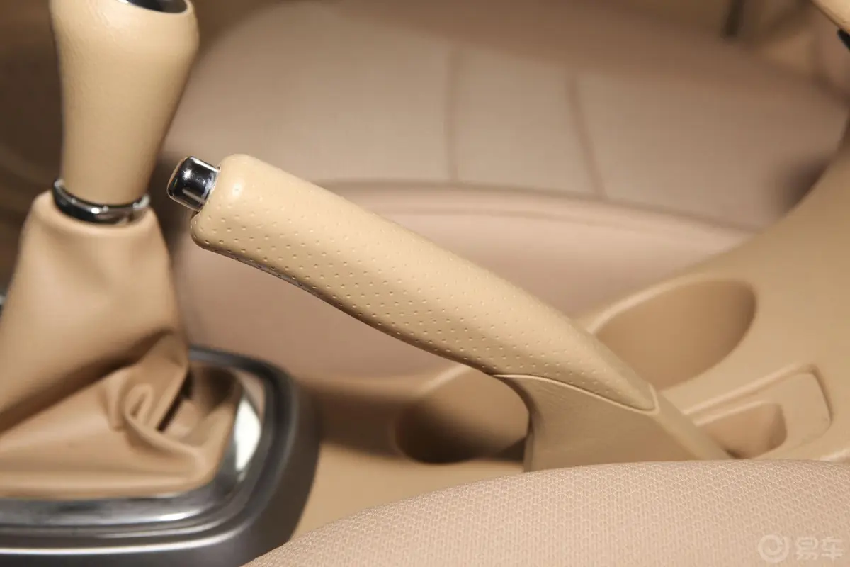 瑞虎精英版 1.6L 手动 DVVT 舒适型驻车制动（手刹，电子，脚刹）