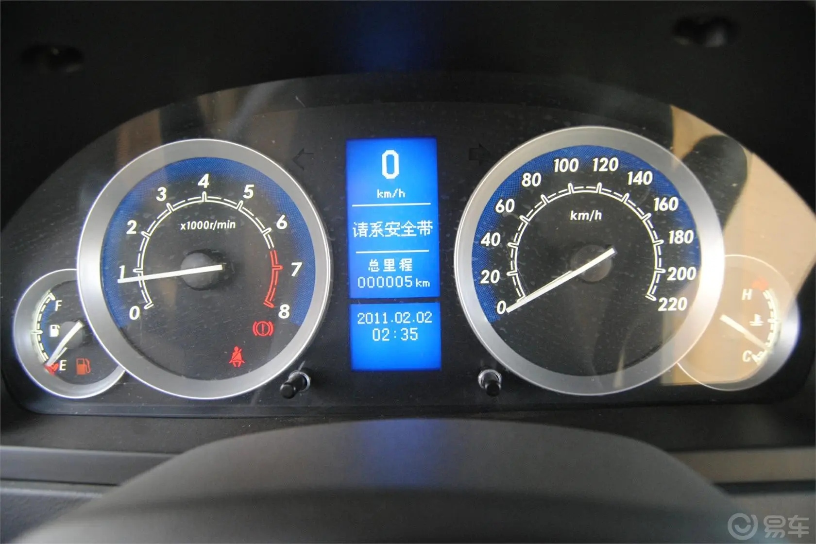 北京汽车E系列两厢 1.3L 乐天自动版仪表盘背光显示
