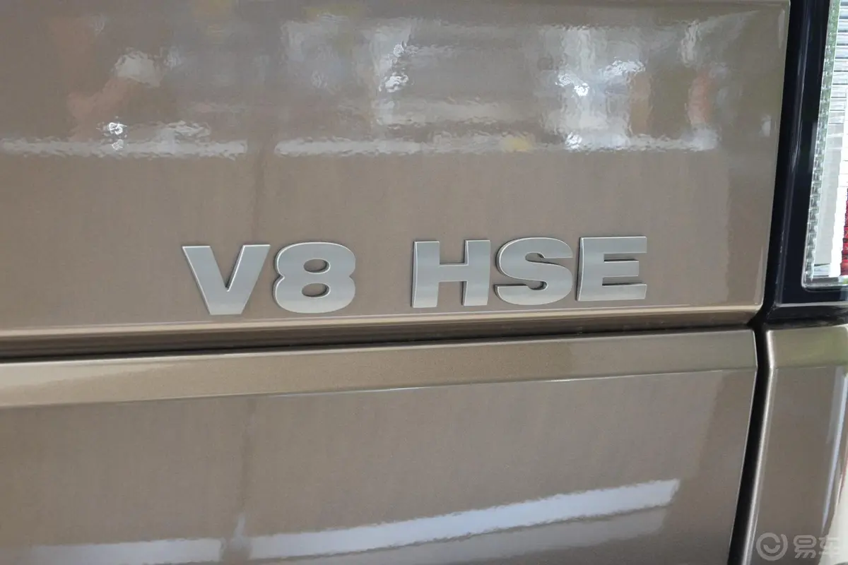 发现第四代 5.0 V8 HSE 汽油版尾标