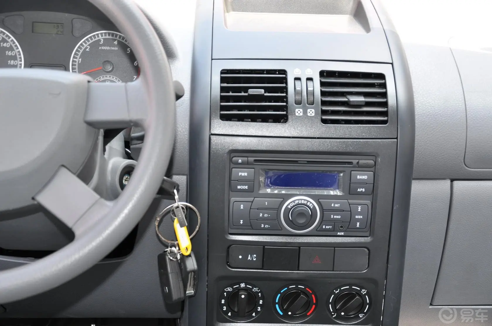迷迪1.3L 手动 宜商版 标准版中控台驾驶员方向