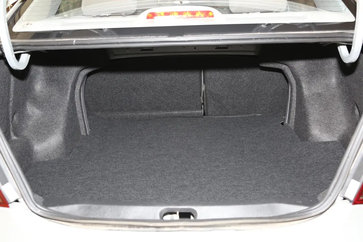 金刚2代 1.5L 手动 标准型 CNG行李箱空间