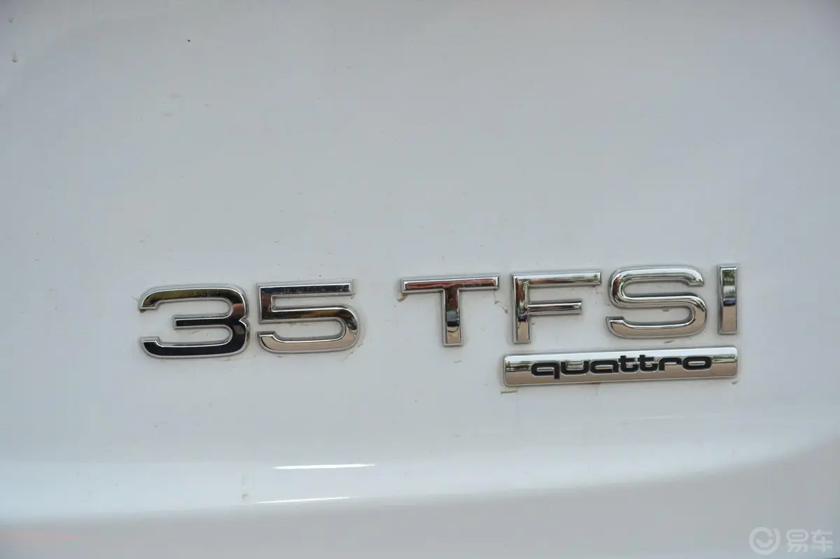 奥迪Q735 TFSI quattro 专享型尾标