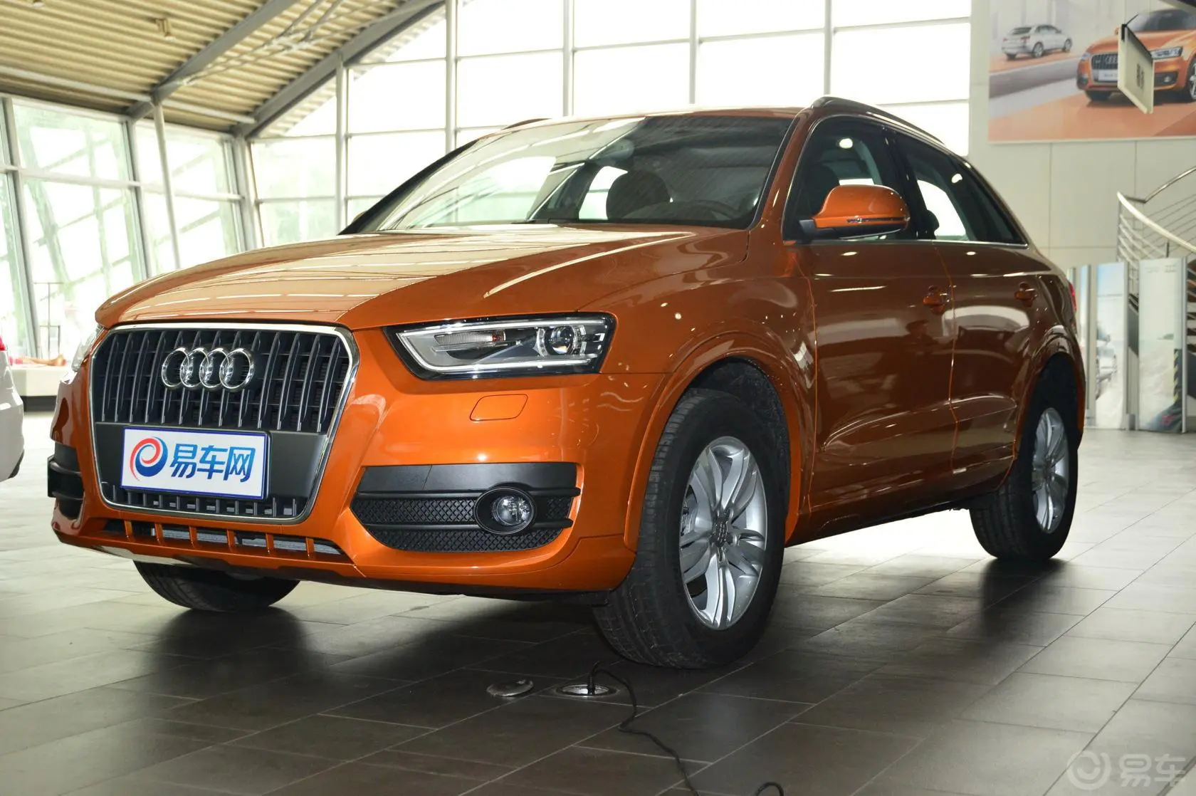 奥迪Q340TFSI quattro 豪华型侧前45度车头向左水平