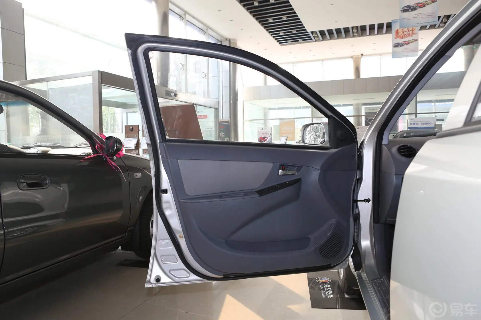 金刚2代 1.5L 手动 标准型 CNG驾驶员侧车门内门板