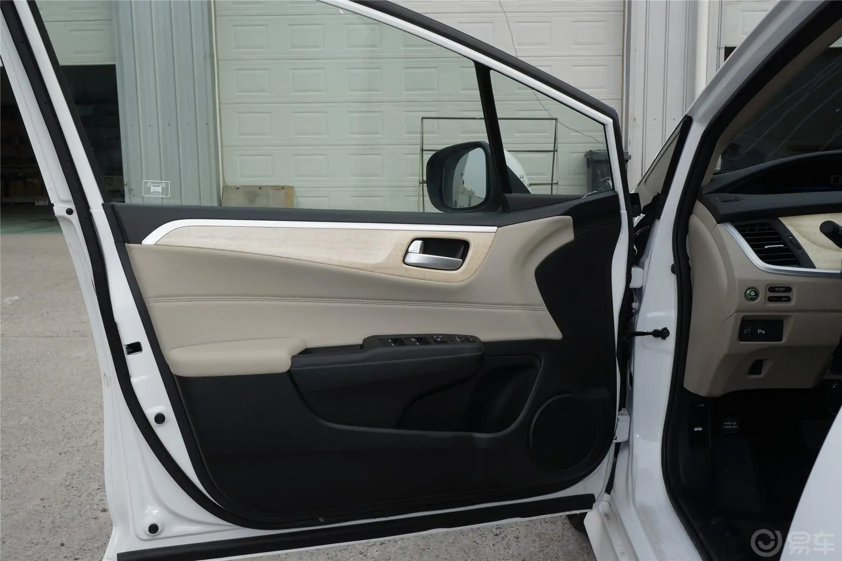 杰德1.8L 5AT 舒适型（五座）驾驶员侧车门内门板