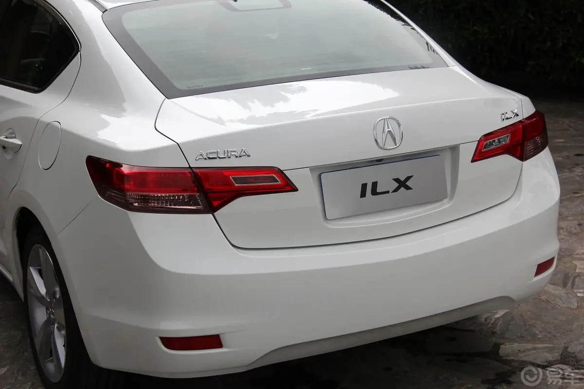 讴歌ILX2.0L 精锐版外观