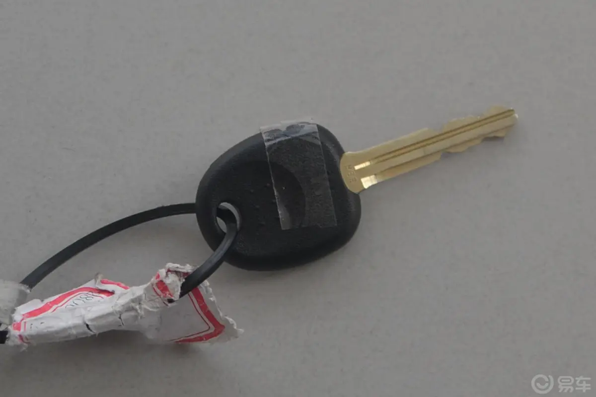 起亚K2三厢 1.4L 手动 GL 纪念版钥匙