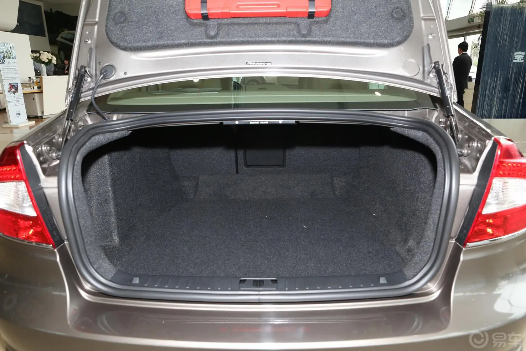 沃尔沃S80L3.0 T6 AWD 智尊·行政版行李箱空间