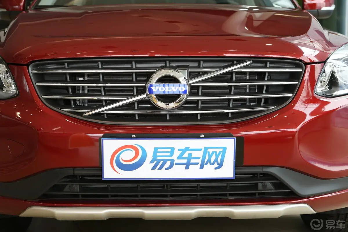 沃尔沃XC60(进口)3.0T T6 智雅版前格栅侧俯拍