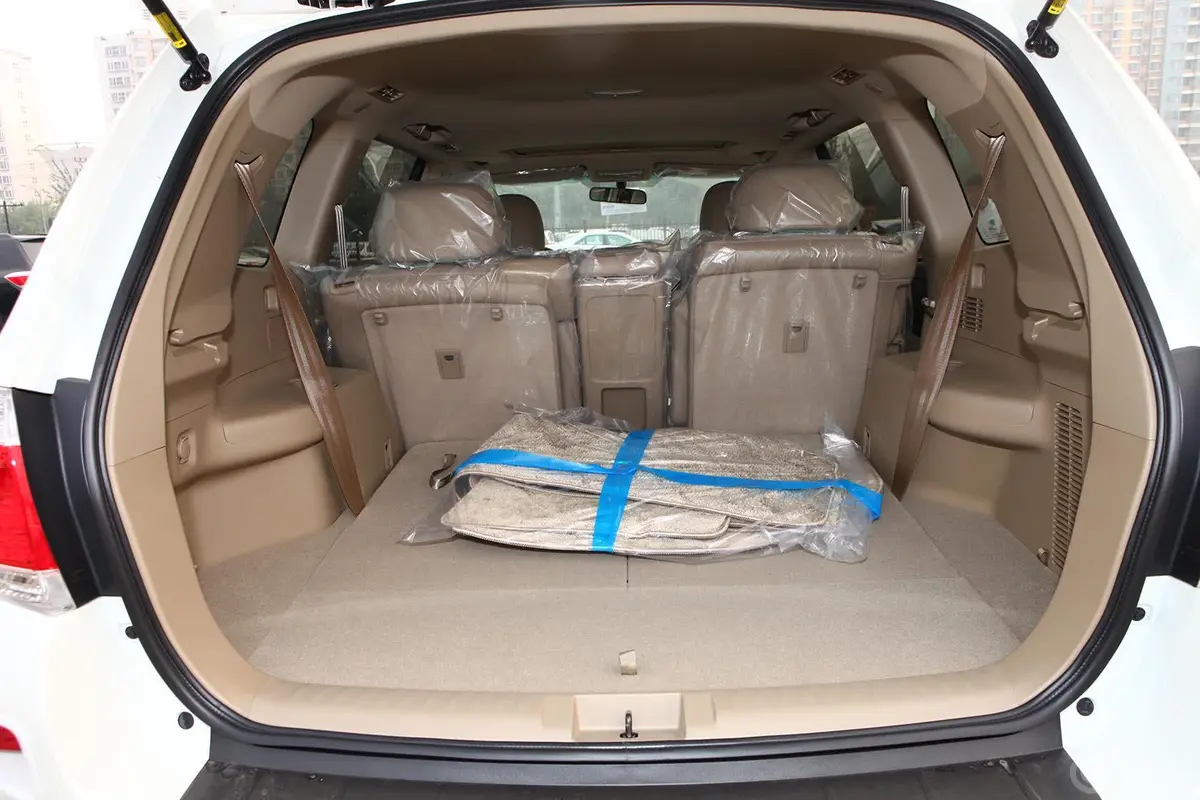 汉兰达3.5L 自动 四驱 至尊型 7座行李箱空间