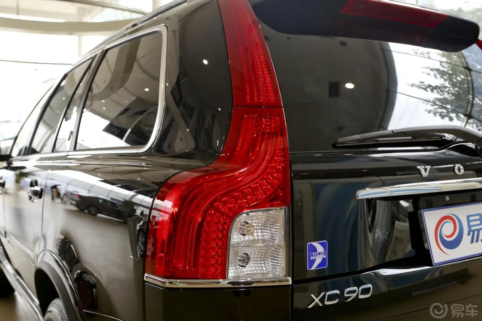 沃尔沃XC902.5T T5 豪华版尾灯侧45度俯拍