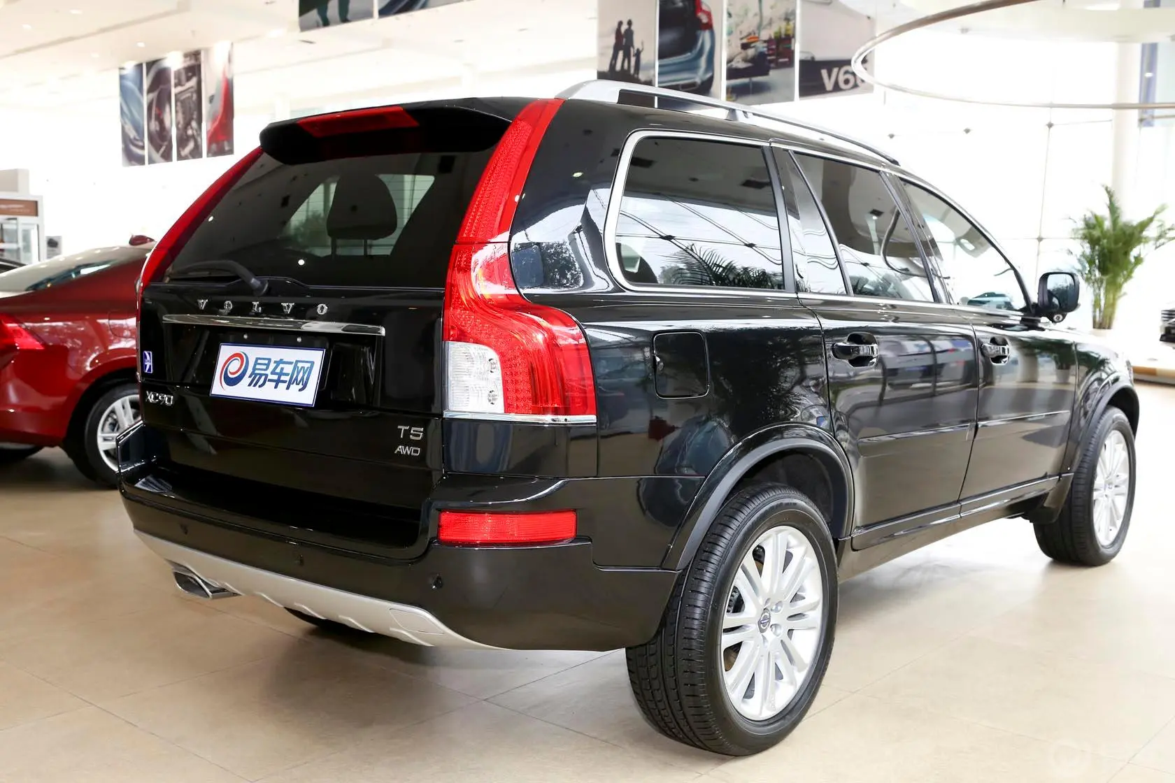 沃尔沃XC902.5T T5 豪华升级版侧后45度车头向右水平