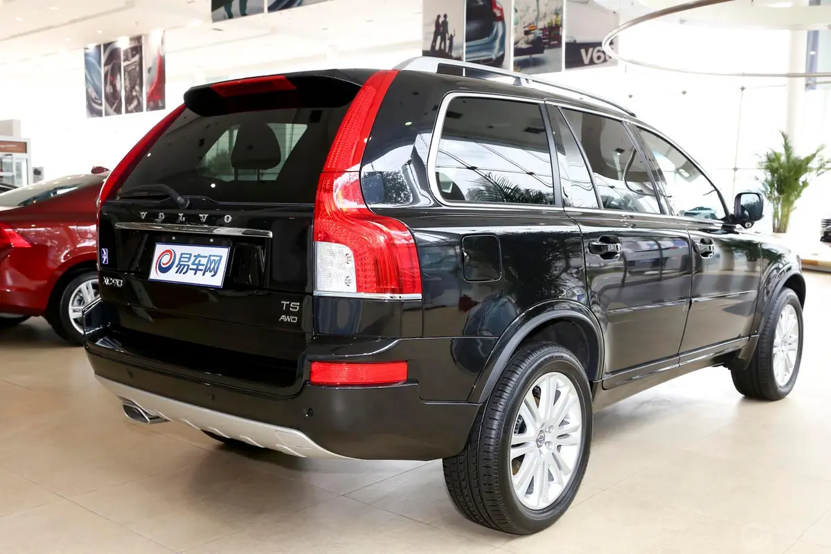 沃尔沃XC902.5T T5 豪华升级版侧后45度车头向右水平