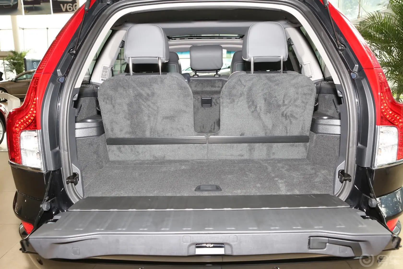 沃尔沃XC902.5T T5 豪华升级版行李箱空间