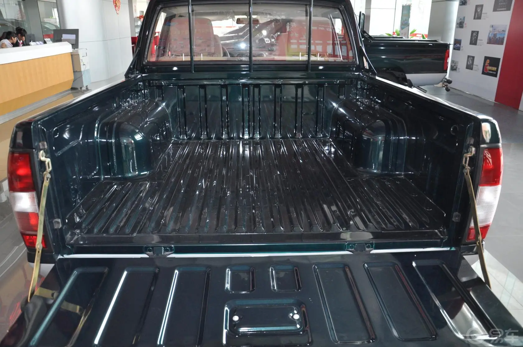 锐骐4WD ZD22TE柴油超值版 国IV+OBD行李箱空间