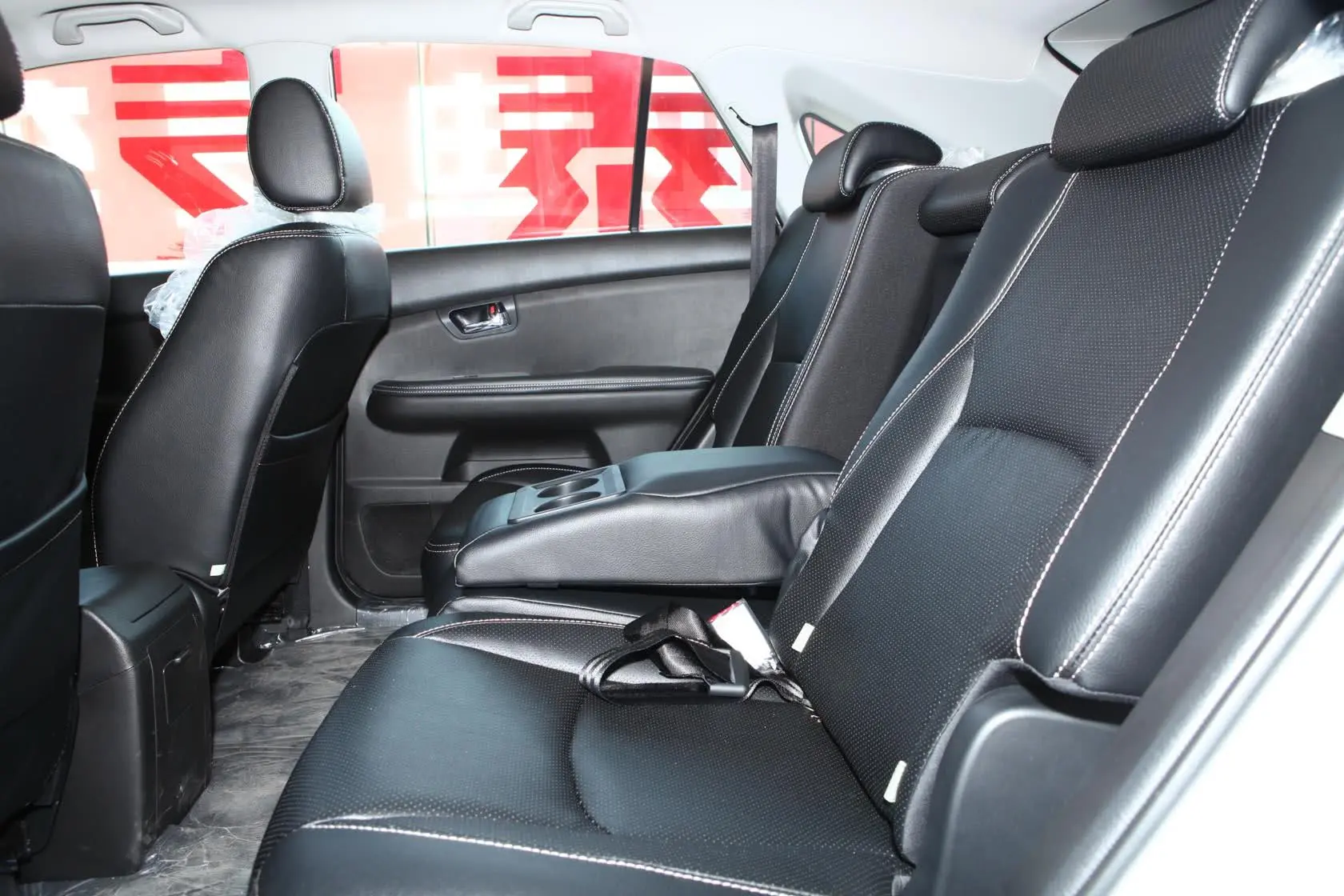 比亚迪S62.4L 手动 尊贵型 白金版后排座椅