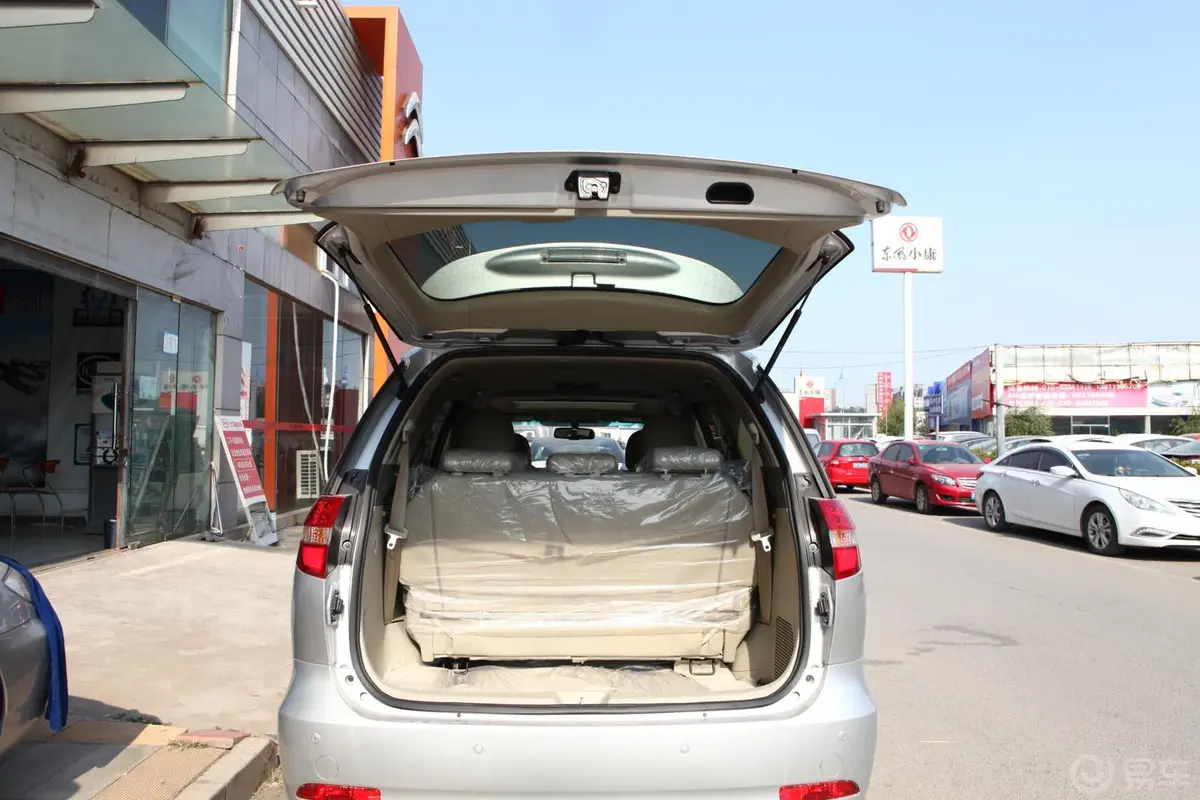 比亚迪M62.4L 手动 尊贵版行李箱空间