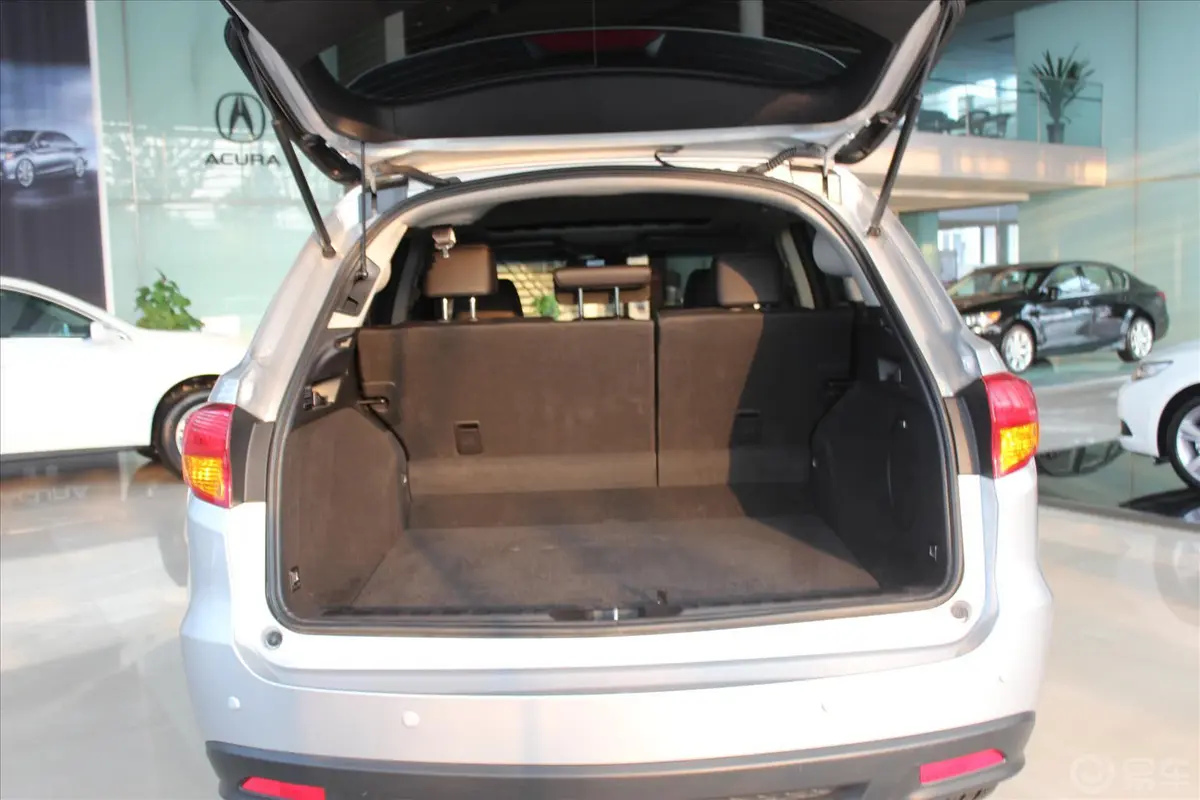 讴歌RDX(进口)3.5L V6行李箱空间